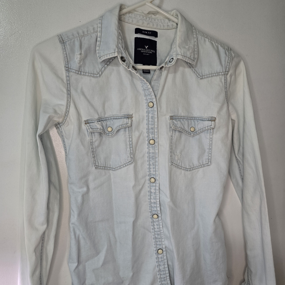 American Eagle Light Wash Denim Button Down Shirt XXS Slim Fit Women’s